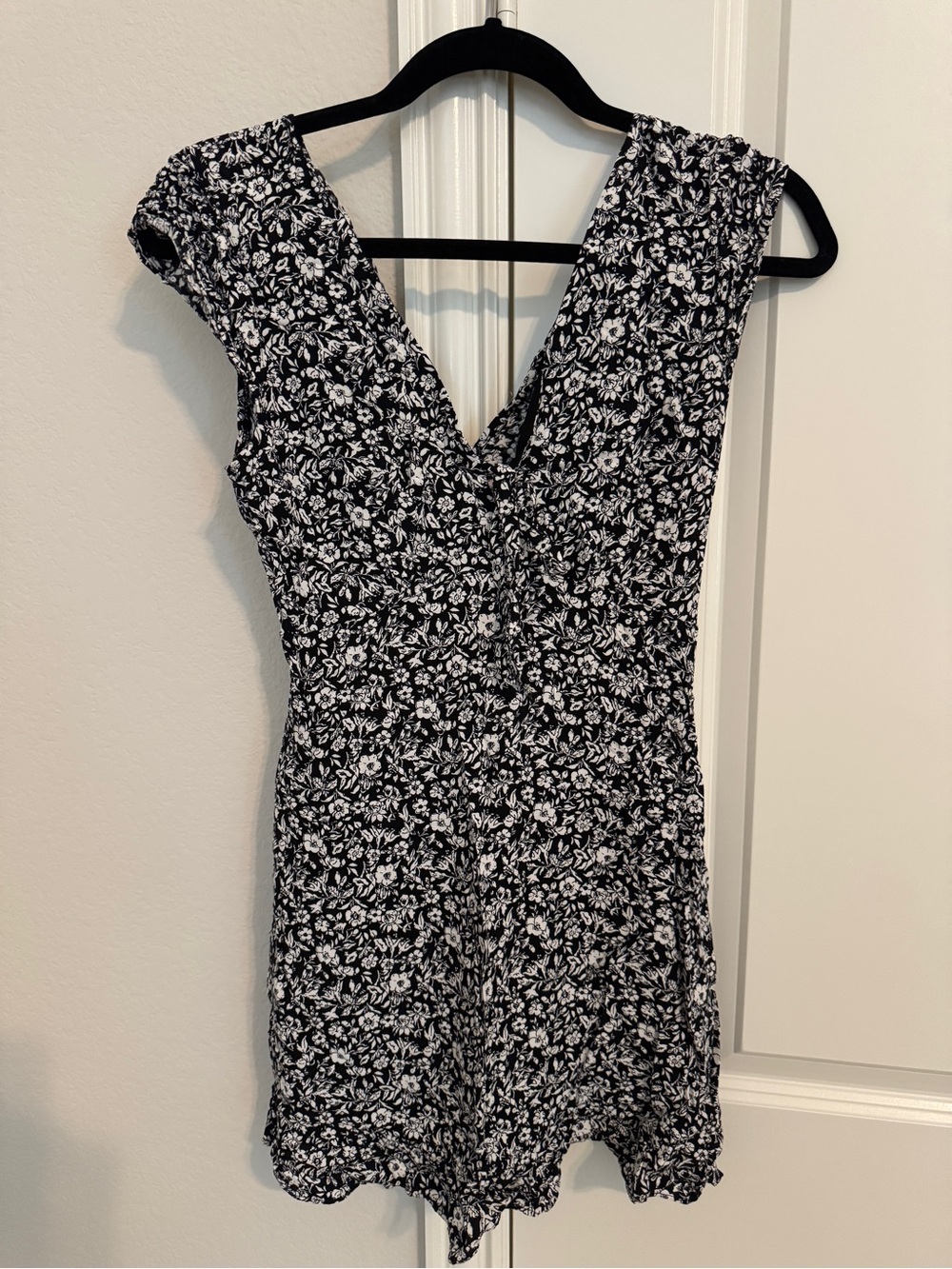 Abercrombie & Fitch Black and White Floral Midi Dress size XS